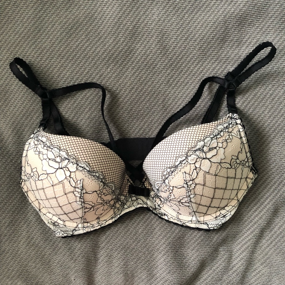 EUC! Sexy push-up with front cross straps